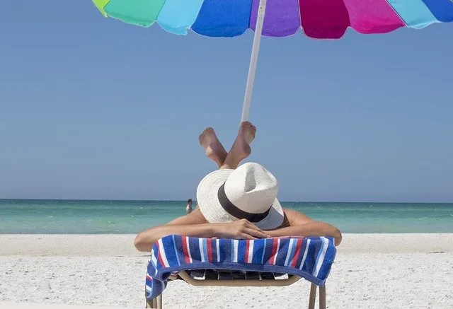 Jak chronić się przed słońcem na plaży
